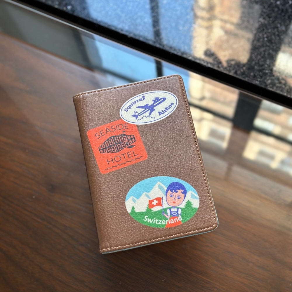 1537 travel illustrated passport case